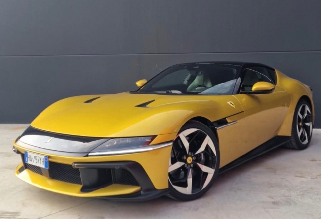 noleggio auto lusso ferrari 12cilindri