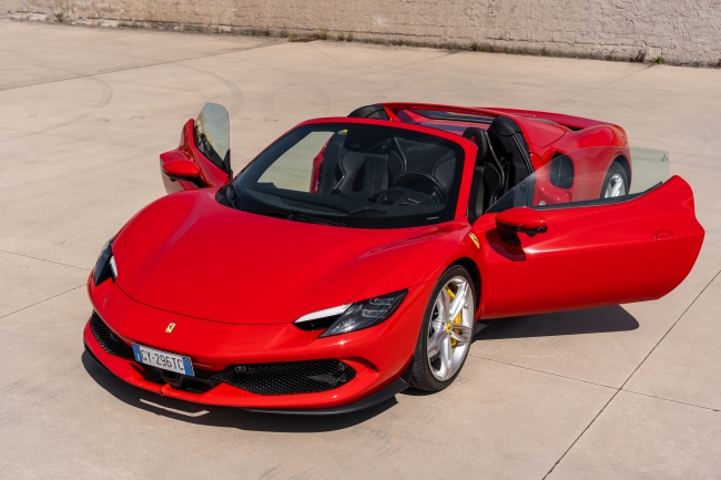 noleggio auto lusso ferrari 296 gts