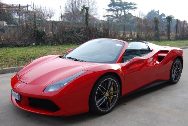 noleggio auto lusso ferrari 488 spider
