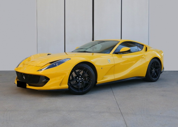 noleggio auto lusso ferrari 812 superfast