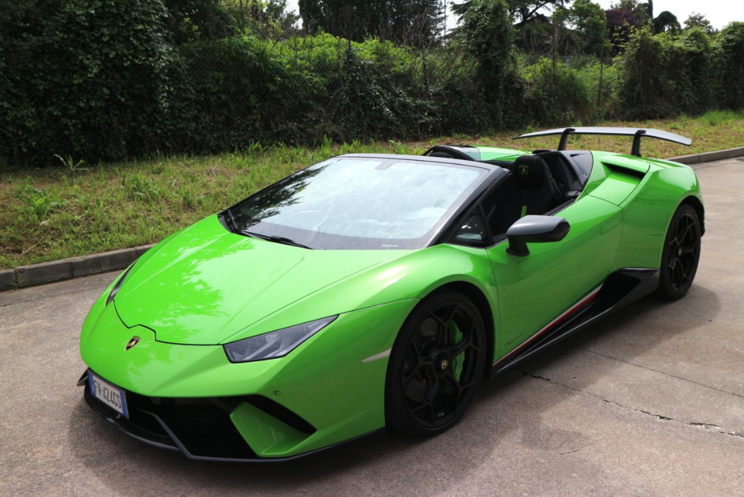 noleggio auto lusso lamborghini Huracàn performate spyder
