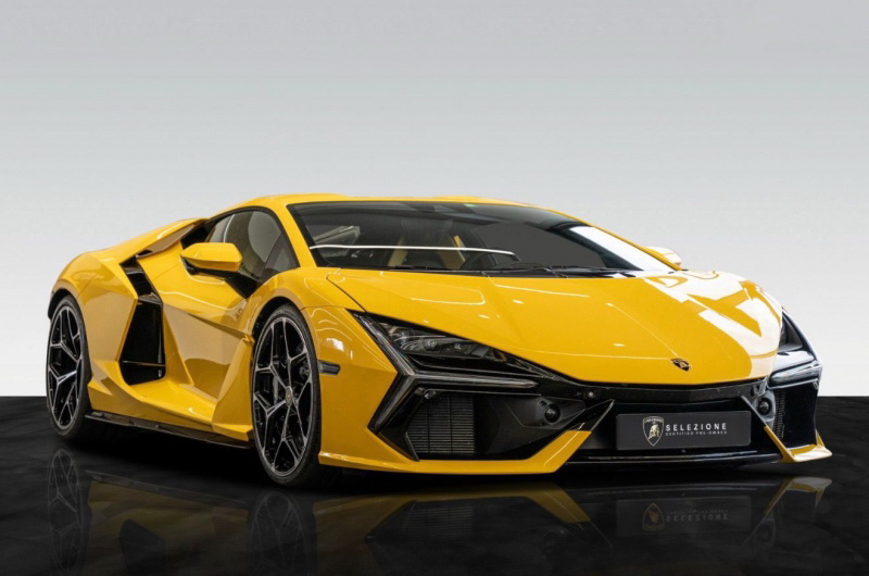 noleggio auto lusso lamborghini revuelto